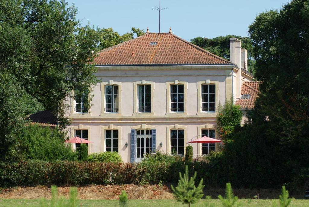 Chateau De Grenier Panzió Saint-Léger Kültér fotó