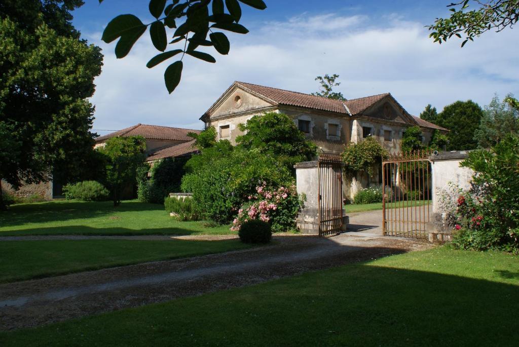 Chateau De Grenier Panzió Saint-Léger Kültér fotó